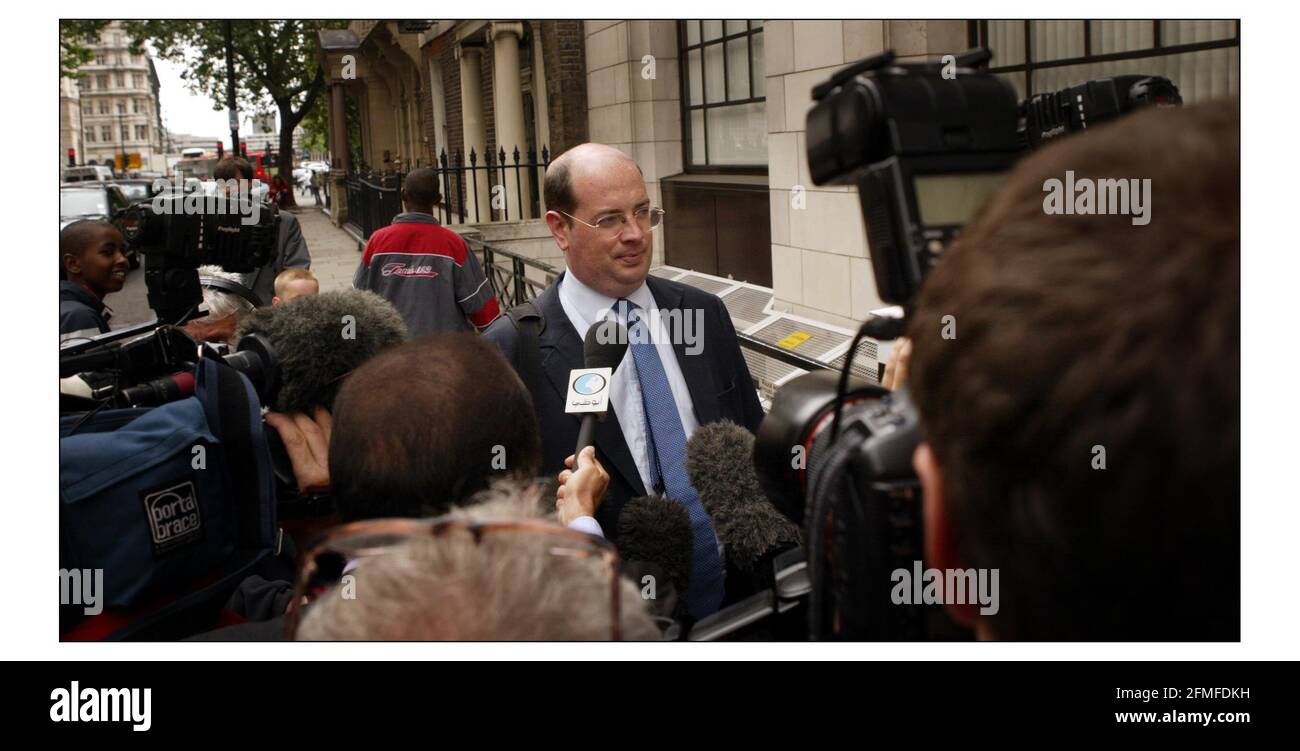 Andrew Gilligan arriva alla conferenza stampa per rilasciare il suo Report onf Intelligence on Weapons of Mass DostruttionPic David Sandison 14/07/2004 Foto Stock