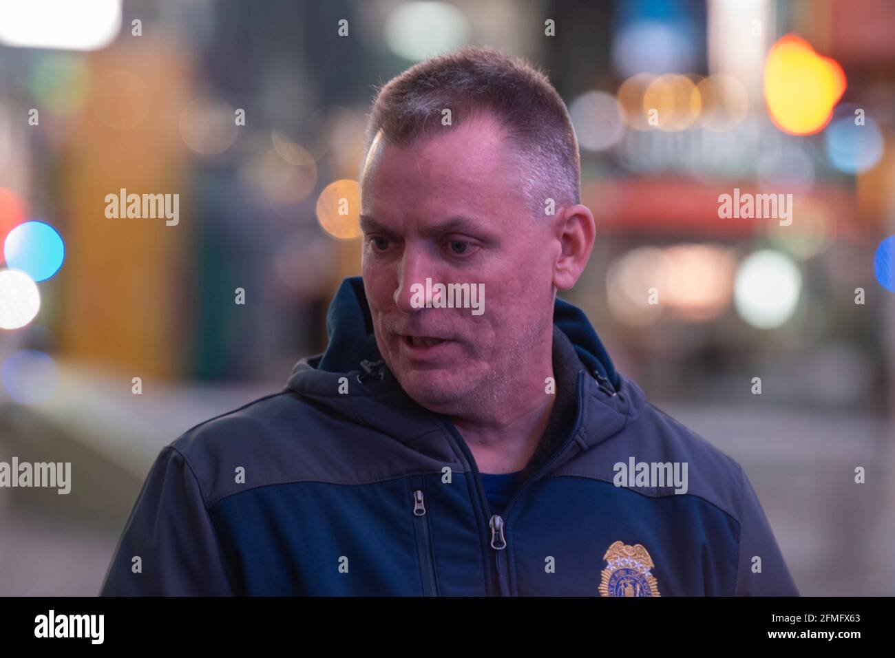 New York, Stati Uniti. 8 maggio 2021. Il commissario della polizia di New York, Dermot F. Shea, parla ad una conferenza stampa a Times Square.secondo i rapporti, una ripresa che si è svolta vicino alla 44th St. E 7th Avenue nella vivace Times Square di New York ha ferito due donne e una bambina di quattro anni. (Foto di Ron Adar/SOPA Images/Sipa USA) Credit: Sipa USA/Alamy Live News Foto Stock