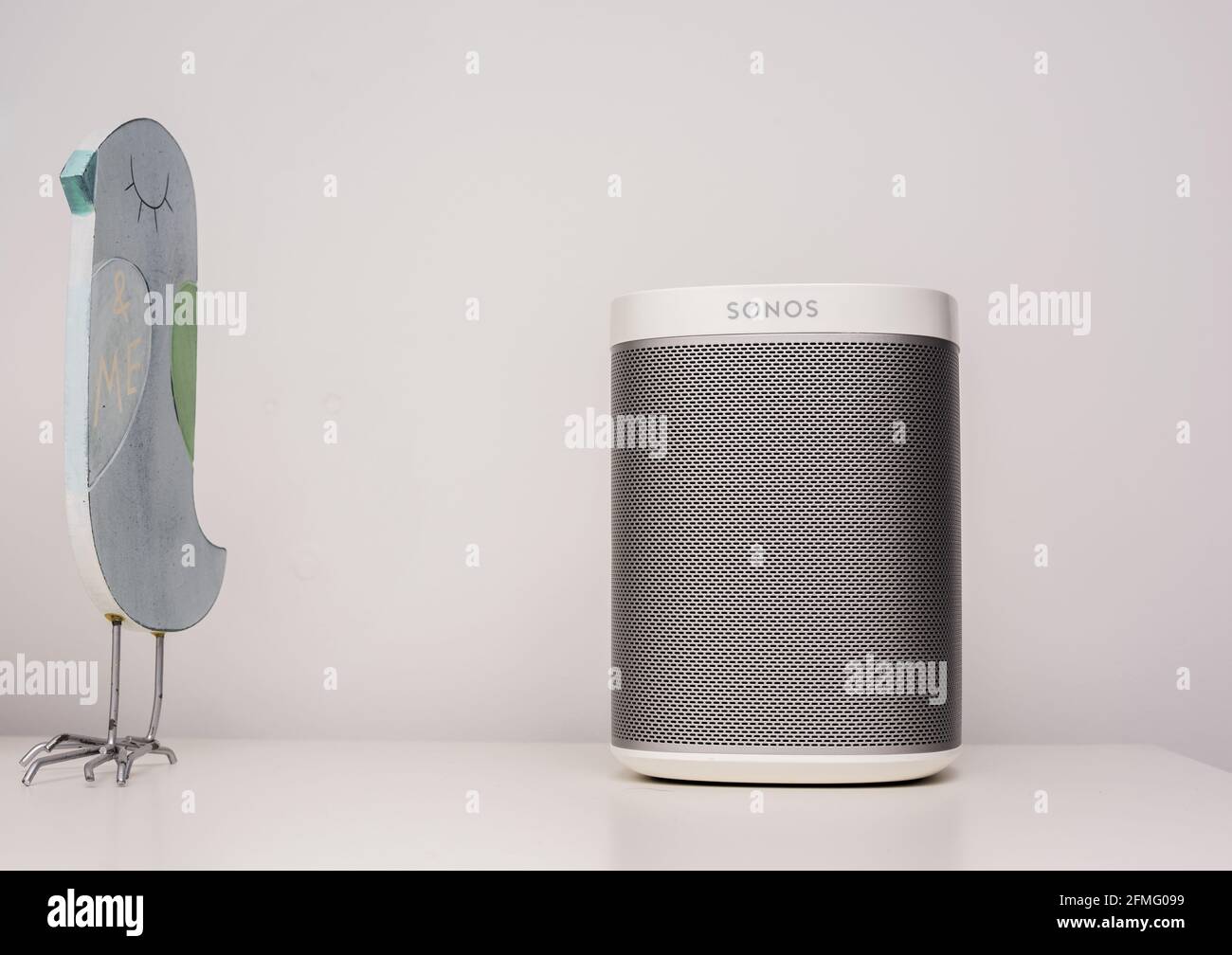 Auchterarder, Scozia - 8 maggio 2021: Sistema sonoro Sonos isolato Foto Stock