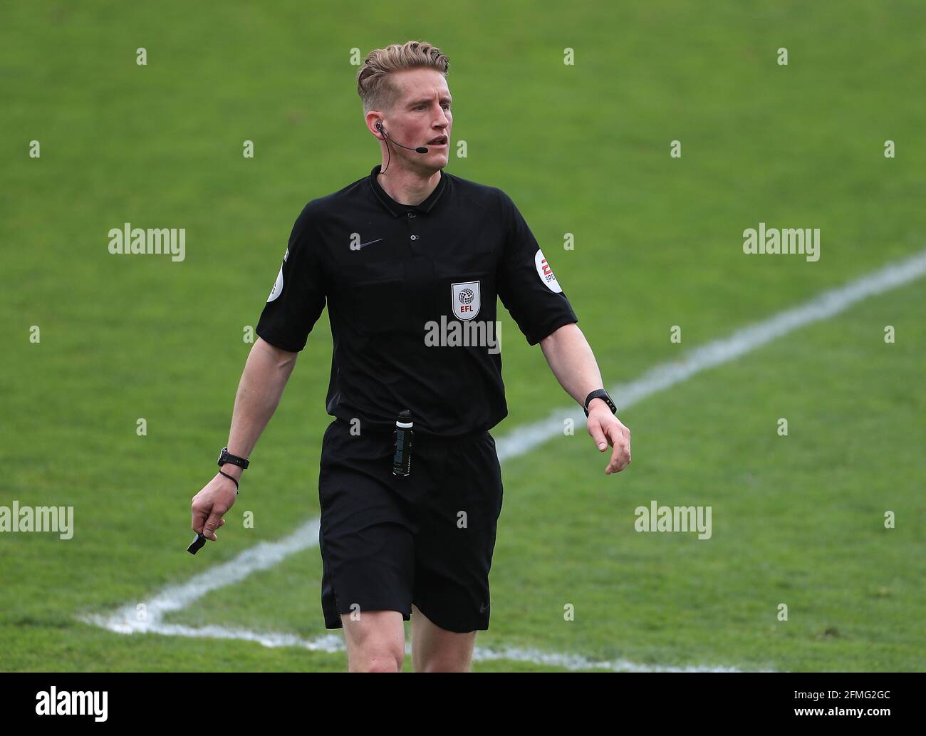 Arbitro Scott Oldham durante la partita Sky Bet League One allo stadio LNER di Lincoln. Data immagine: Domenica 9 maggio 2021. Foto Stock