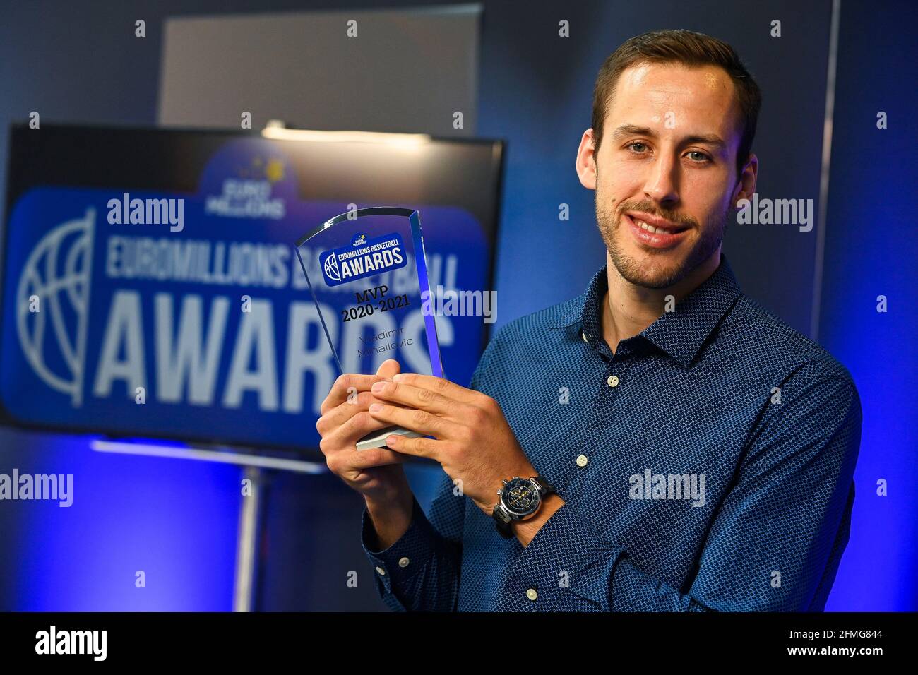 MVP dell'anno Vladimir Mihailovic di Aalstar pone per il fotografo all'annuncio dei vincitori degli EuroMillions Basketball Awards, Sun Foto Stock