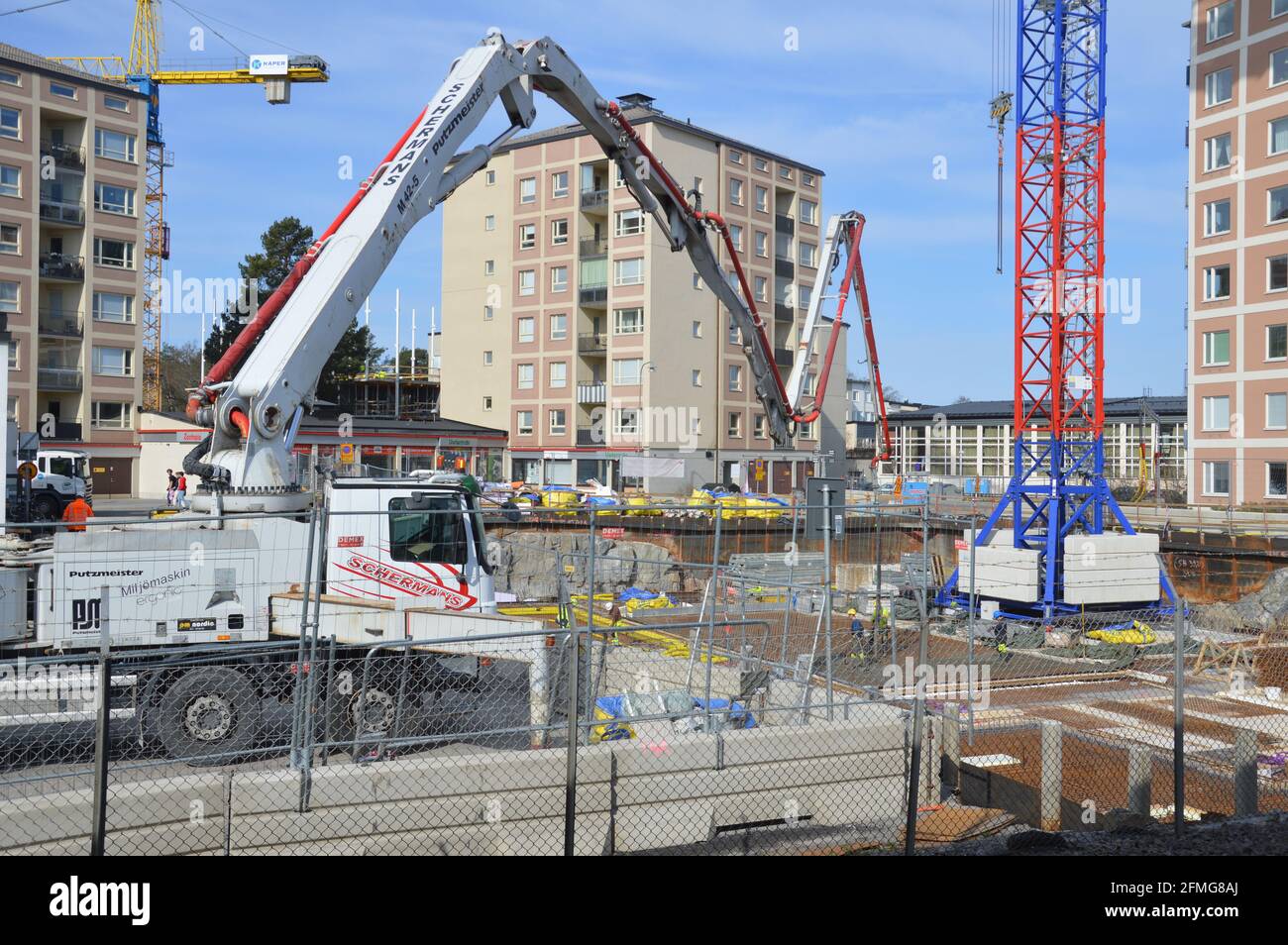 Lavori di costruzione in corso nel centro di Kärrtorp, Stoccolma, Svezia  Foto stock - Alamy