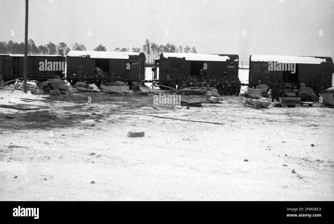 2. Weltkrieg Wehrmacht Heer / Deutsche Reichsbahn Truppentransport Ostfront - seconda guerra mondiale / Esercito tedesco della seconda guerra mondiale / Trasporti ferroviari tedeschi fronte orientale Foto Stock