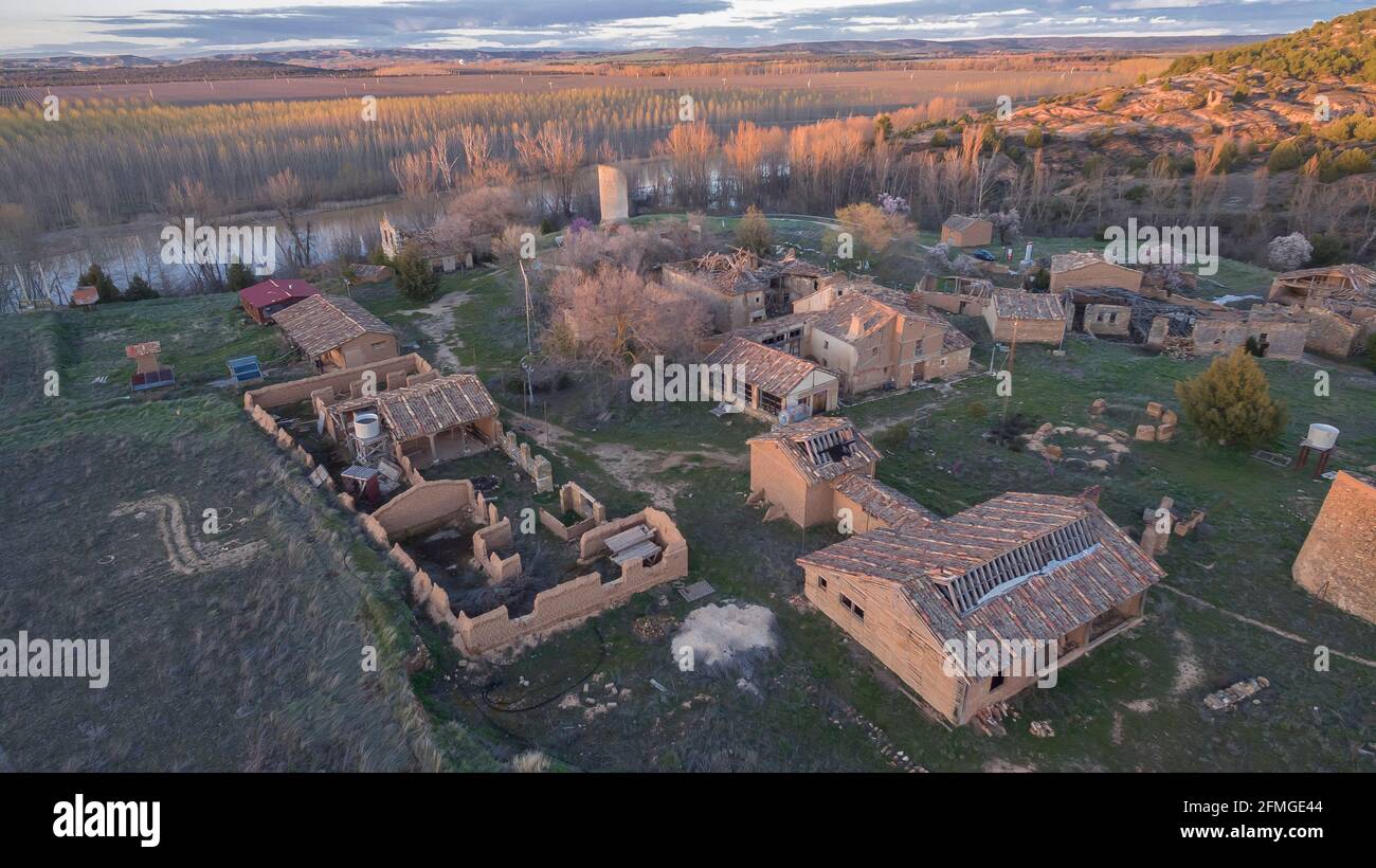 Villaggio abbandonato di Navapalos al tramonto nella provincia di Soria, Spagna Foto Stock