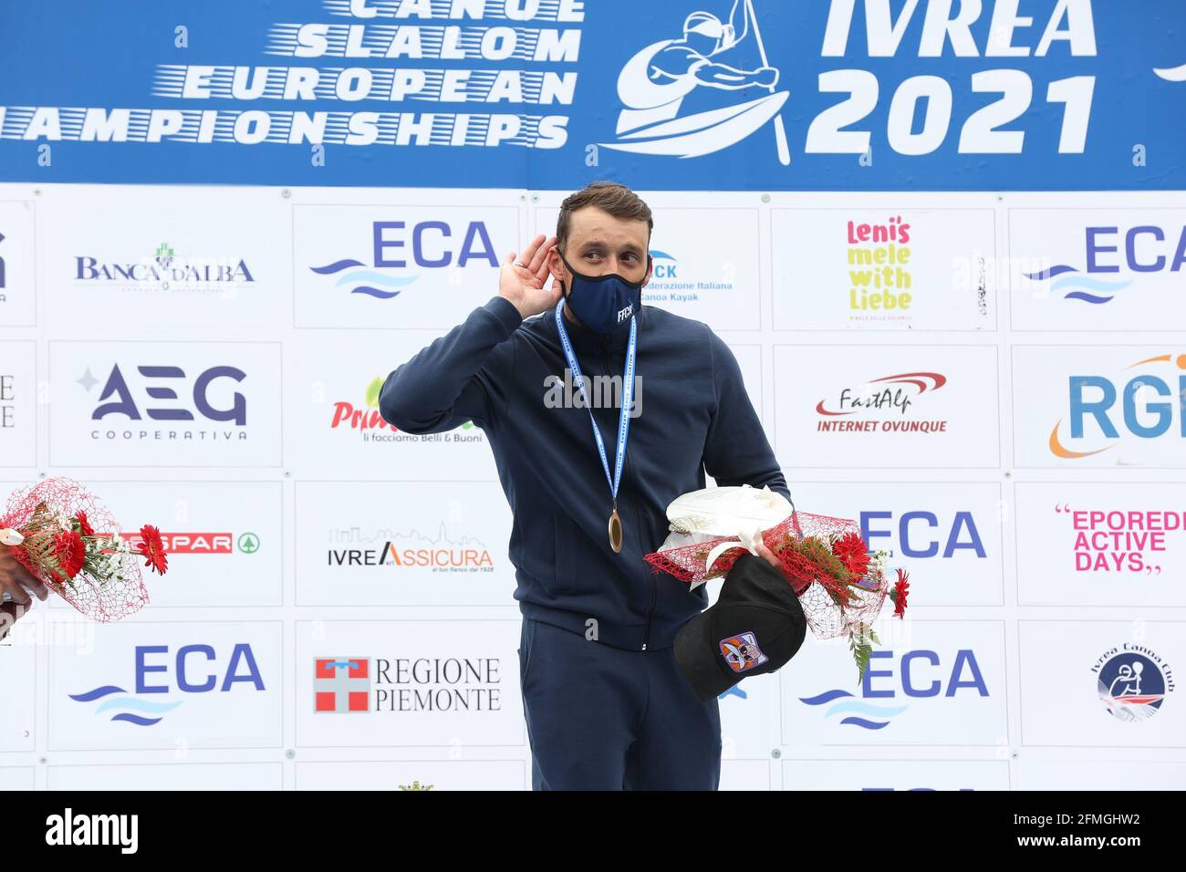 Ivrea, Italia. 09 maggio 2021. Il campione olimpico francese Denis GARGAUD CHANUT vince la Canoe Slalom C1 uomini dei Campionati europei di Ivrea. Tuttavia, non sarà selezionato per i prossimi Giochi Olimpici di Tokyo 2020 come i processi francesi già occured e non aveva piazzato prima lì Credit: Mickael Chavet/Alamy Live News Foto Stock