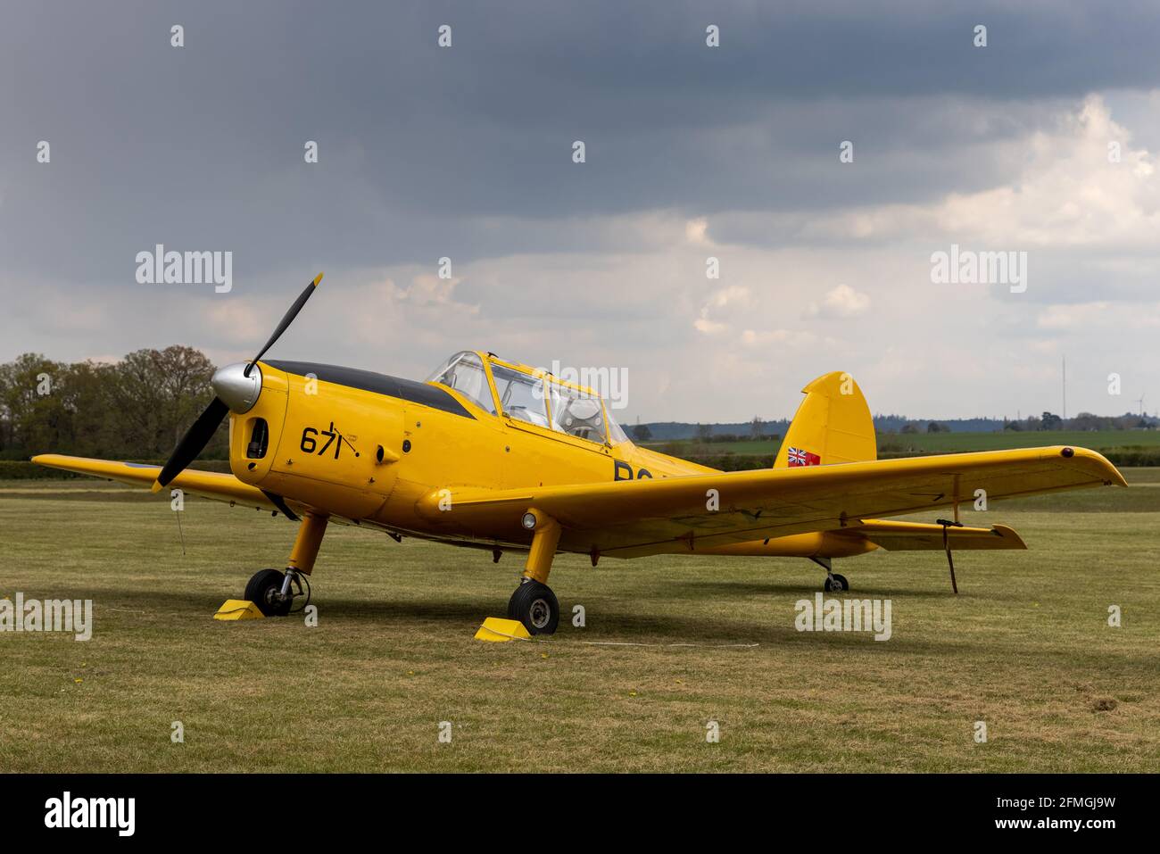 1952 DHC Chipmunk T.22 (G-BNZC) in esposizione statica al Season Premiere Drive-in Airshow di Shuttleworth, Old Warden, domenica 2 maggio Foto Stock