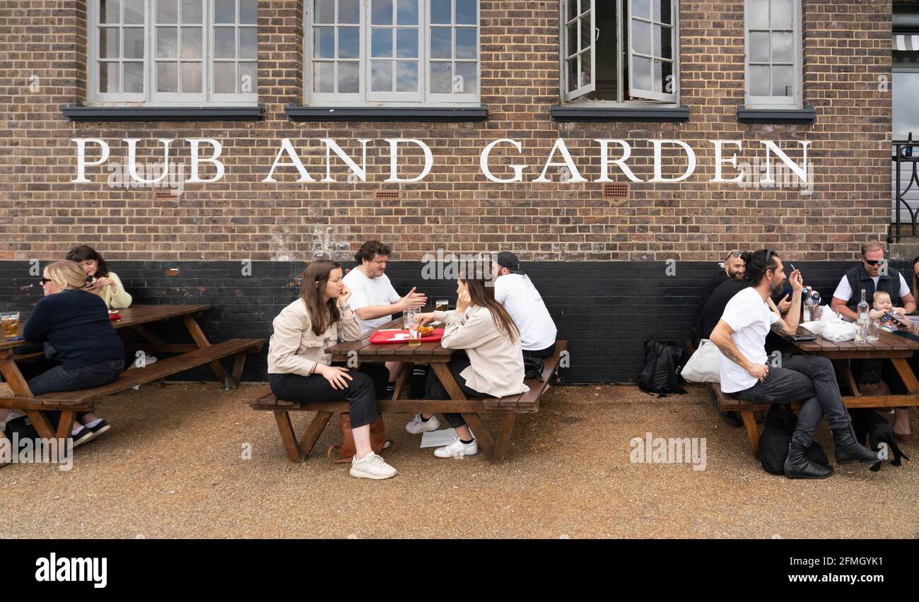 Princess of Wales pub e giardino, River Lee navigazione canale, Hackney, Londra, inghilterra Foto Stock