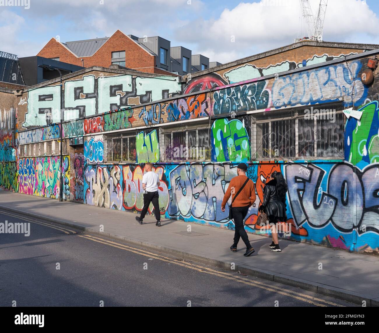 Sviluppo di Hackney Wick, studi di artisti, spazi industriali, caffè, ristoranti creativi, Birrerie artigianali e bar lungo il canale di navigazione River Lee Foto Stock