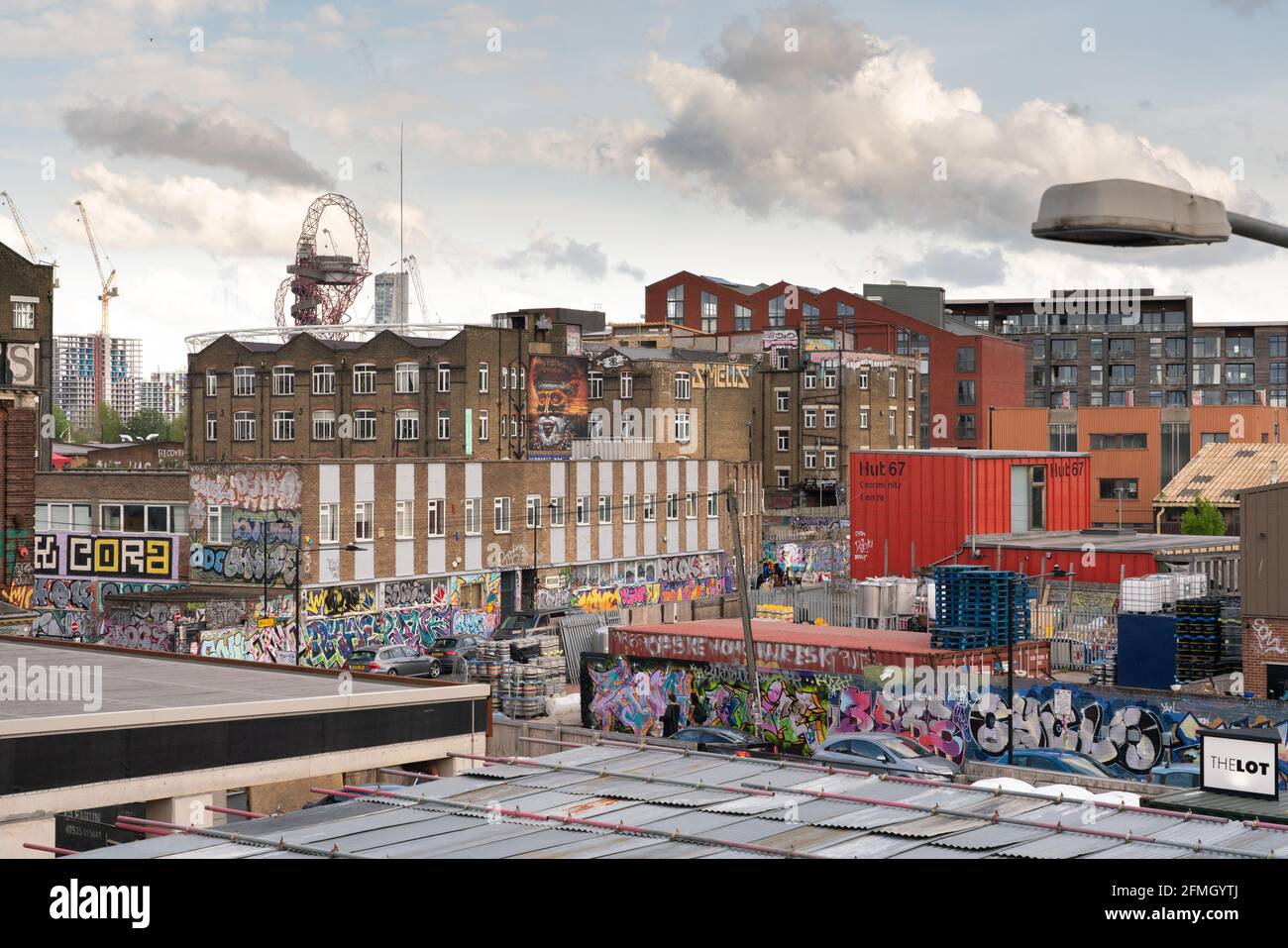 Sviluppo di Hackney Wick, studi di artisti, spazi industriali, caffè, ristoranti creativi, Birrerie artigianali e bar lungo il canale di navigazione River Lee Foto Stock