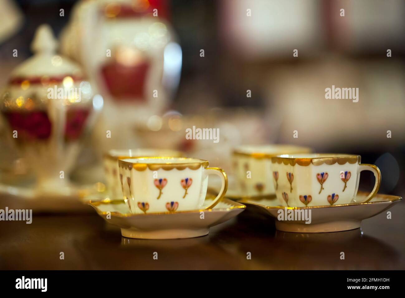 Tazze da caffè tradizionali e decorative turche d'epoca Foto Stock