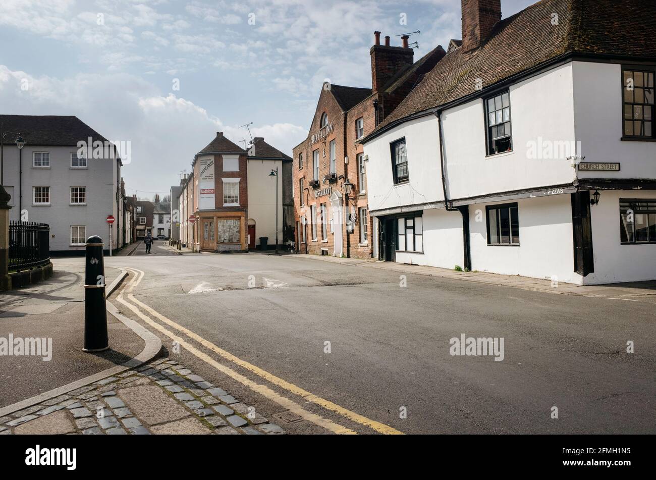 Vista di Monastery Street guardando verso Love Lane e Church Street St Paul's a Canterbury Kent Inghilterra Foto Stock