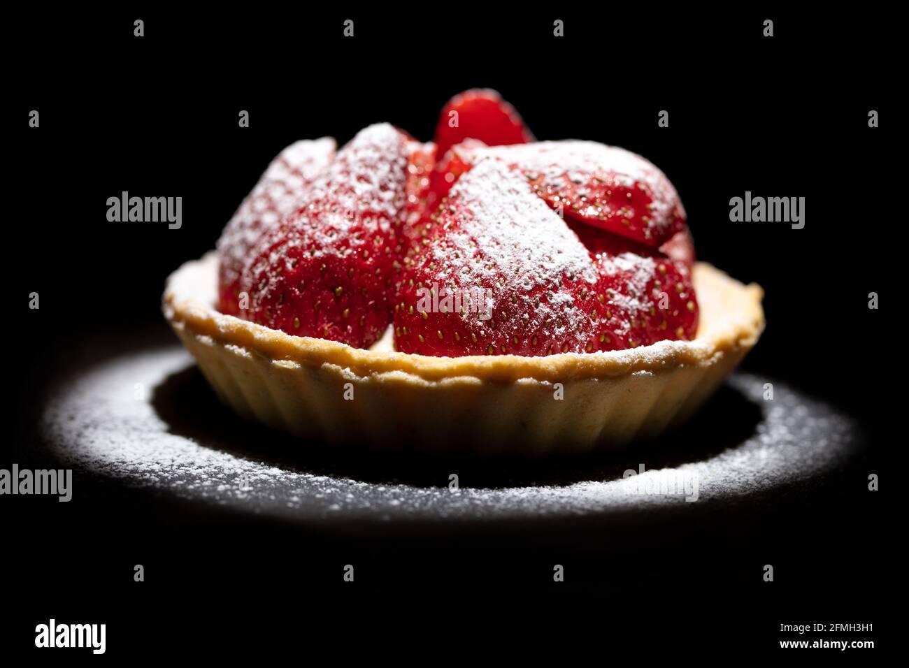 Strawbert Tart spolverato con zucchero a velo Foto Stock