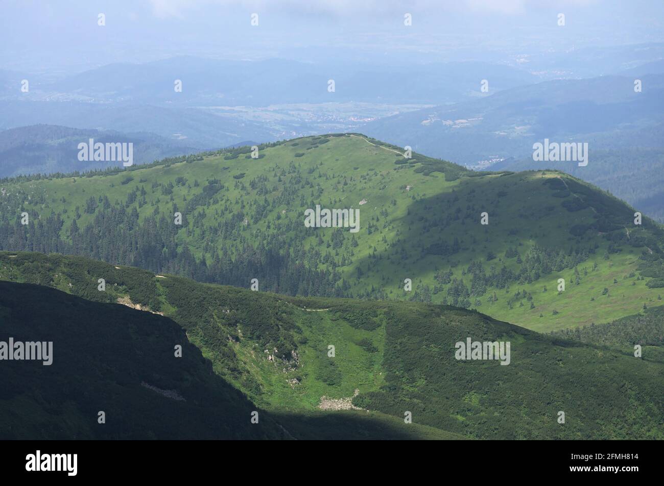 Una splendida vista da Babia Gora in Beskidy Montagne in Polonia Foto Stock