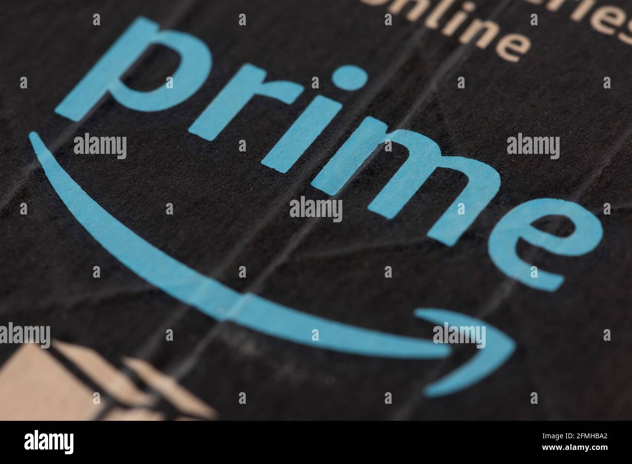 Il logo di Amazon prime come visto su una delle scatole del rivenditore online. Foto Stock