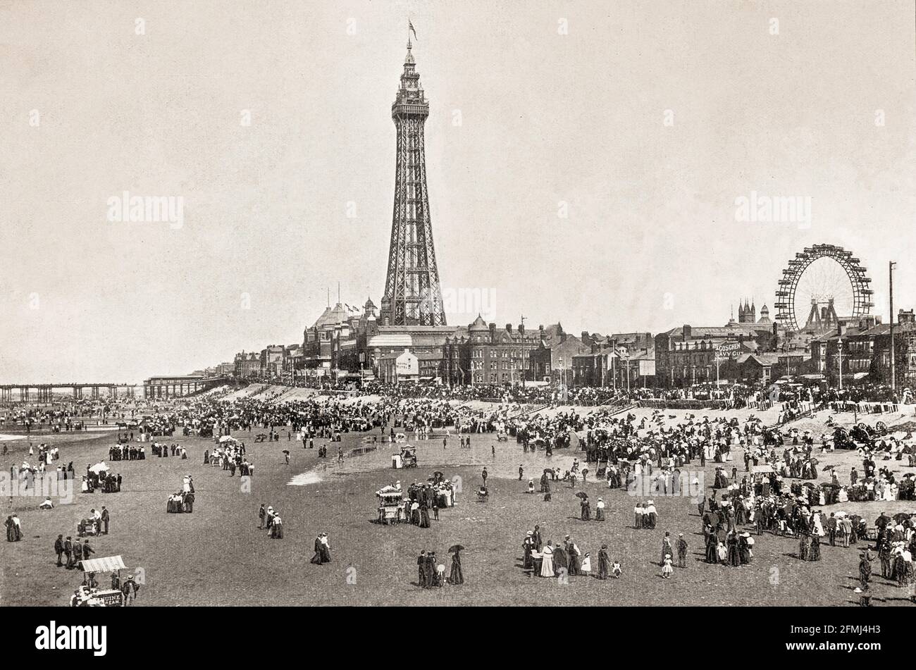 Una vista del tardo 19 ° secolo della spiaggia e resort di vacanza di Blackpool in Lancashire, Inghilterra. Il centro è la Blackpool Tower, un'attrazione turistica aperta al pubblico il 14 maggio 1894. Ispirata alla Torre Eiffel di Parigi, quando fu aperta, la Blackpool Tower era la struttura artificiale più alta dell'Impero britannico. Foto Stock