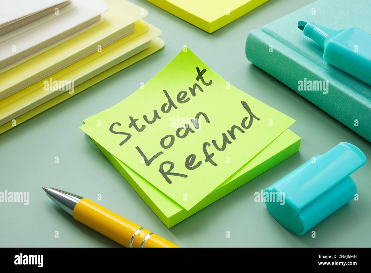 Pezzo di carta con il rimborso di prestito di studente di parola. Foto Stock