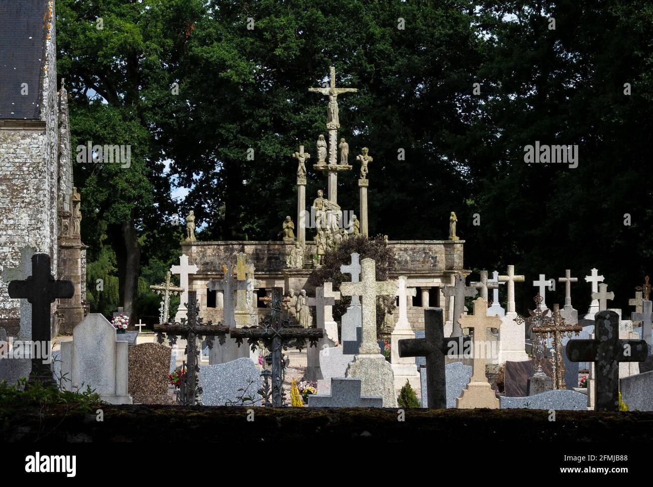 Vista generale, Calvario di Guéhenno uno dei sette monumentali calvario della Bretagna, l'unico situato nel dipartimento di Morbihan, Bretagna. Foto Stock