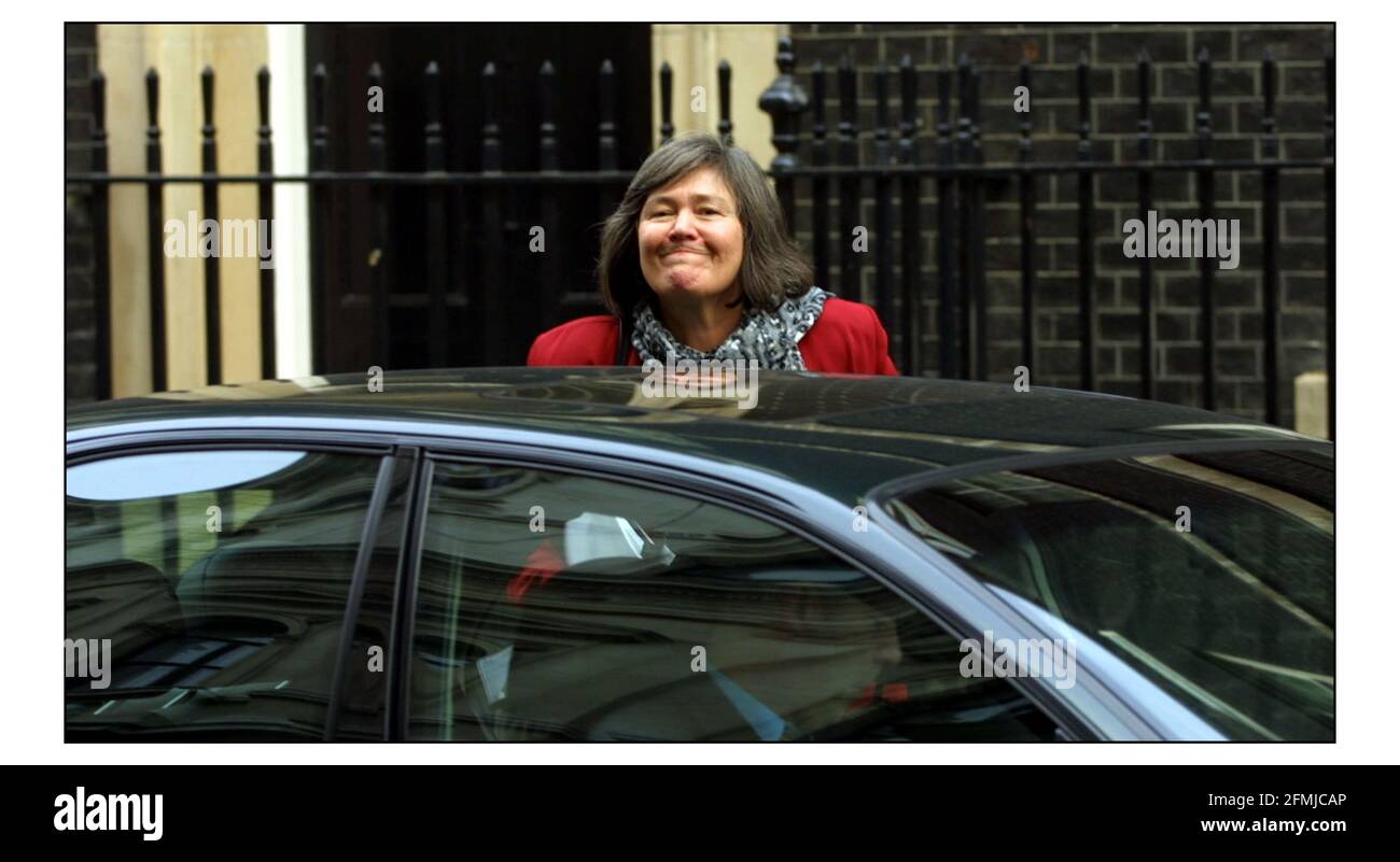 Arribin Gabinetto di guerra e lasciando Downing st. Clair breve foto David Sandison 28/3/2003 Foto Stock