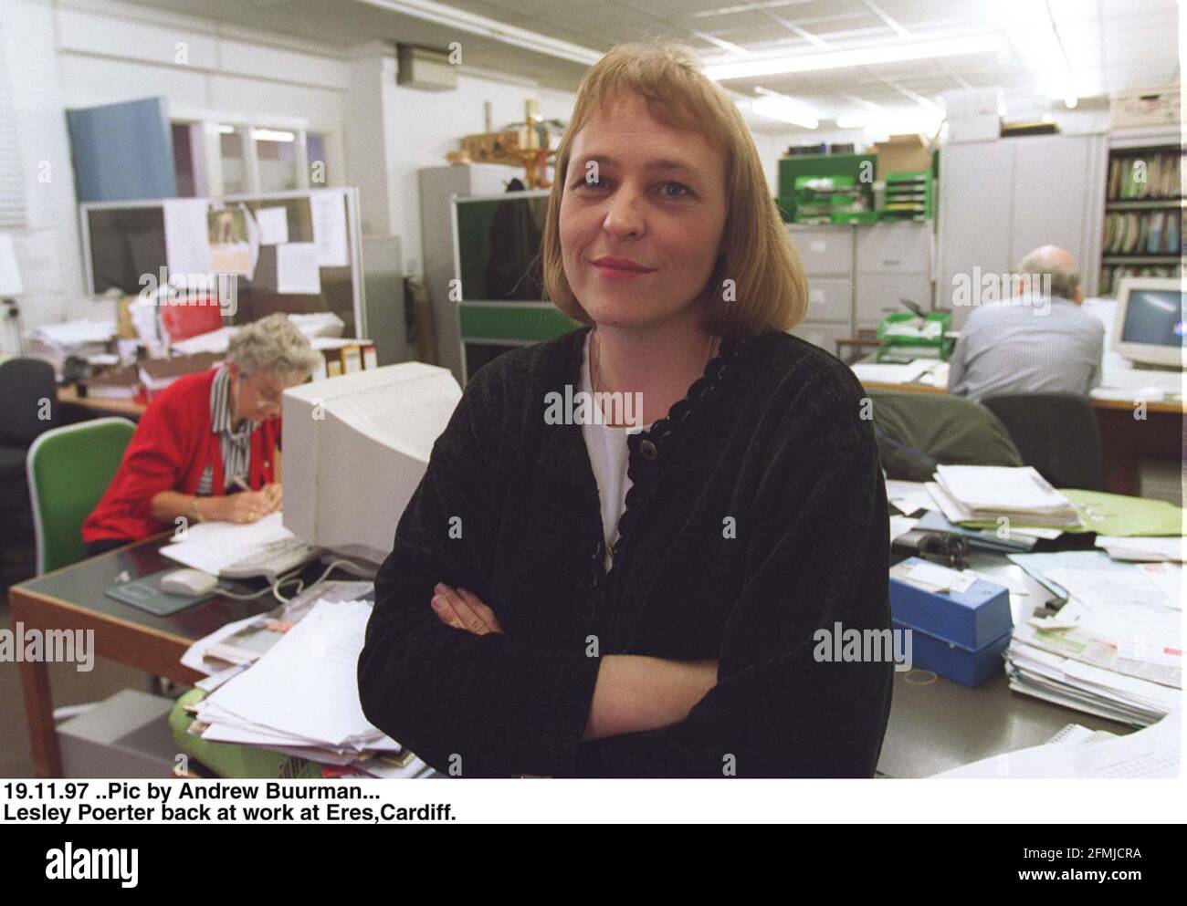 Single Madre Lesley Porter al lavoro Novembre 1997 Lesley ha Ha lavorato nell'ufficio ERES per le ultime sei settimane Foto Stock