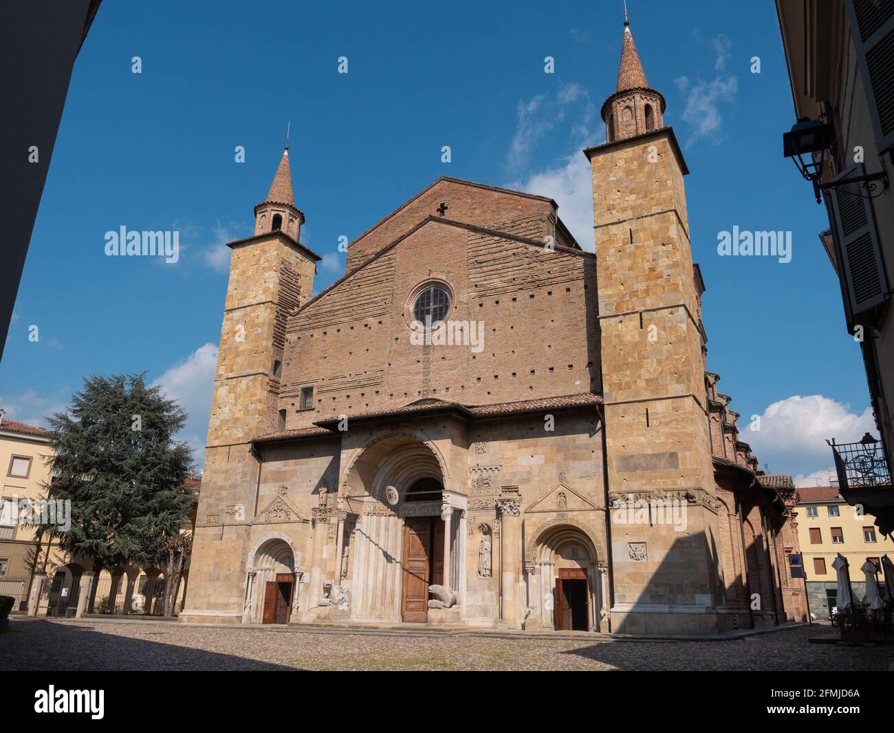 Cattedrale di San Donnino a Fidenza, Parma in tipico stile romanico - Italia. Foto Stock