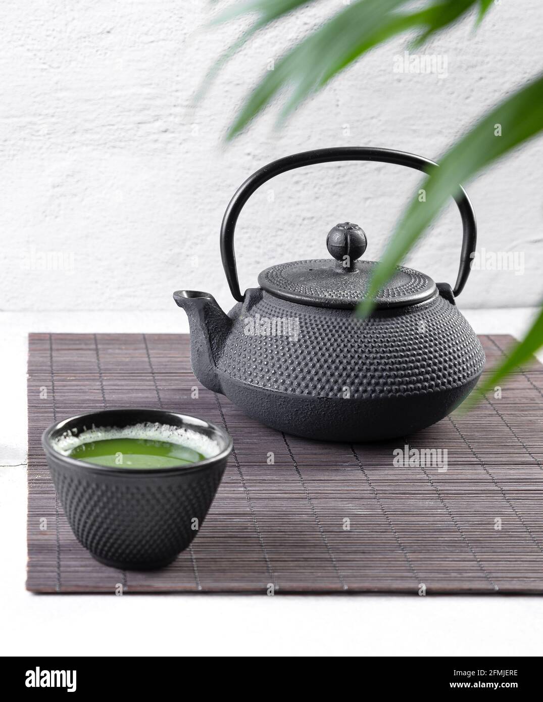 Tè Matcha su sfondo chiaro cerimonia del tè. Bevanda tradizionale giapponese. Foto Stock