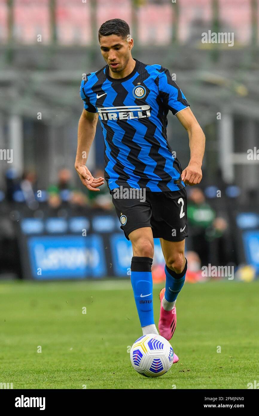 Milano, Italia. 8 maggio 2021. Achraf Hakimi (2) di Inter visto nella serie UNA partita tra Inter e Sampdoria a Giuseppe Meazza a Milano. (Foto: Gonzales Photo - Tommaso Fimiano). Foto Stock