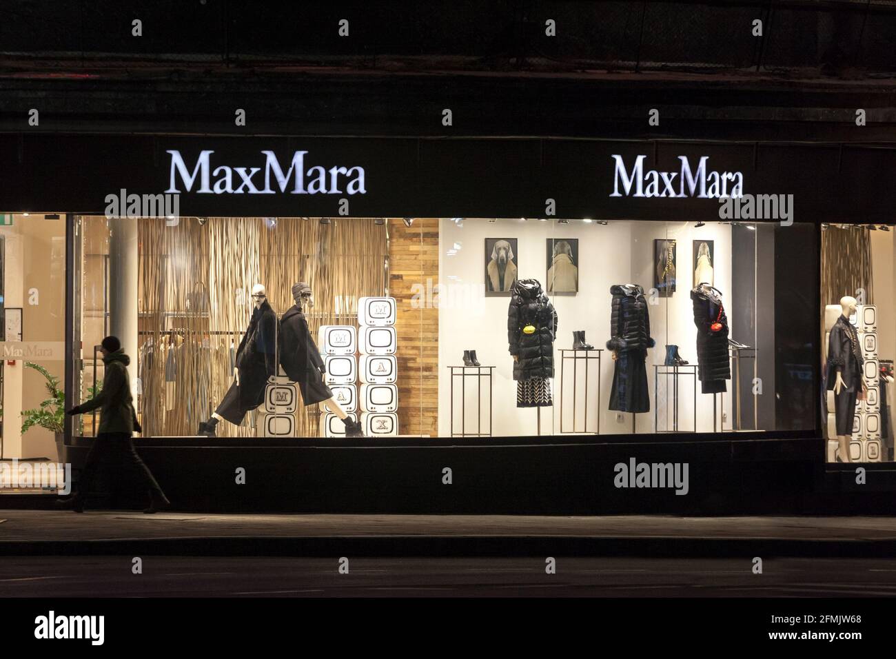 Immagine del cartello MaxMara sul loro negozio principale per la Serbia a Belgrado. Max Mara è un'azienda di moda italiana, con negozi in tutto il mondo, che si concentra su lux Foto Stock