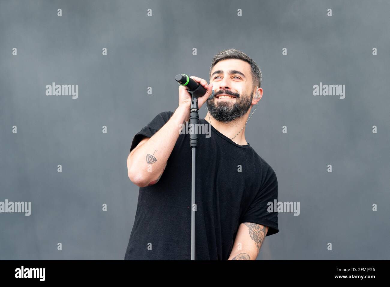 David Martinez Alvarez suona sul palco durante il concerto di Nits al Carme presso l'Auditorio Marina sur di la Marina de Valencia. (Foto di Xisco Navarro / SOPA Images/Sipa USA) Foto Stock
