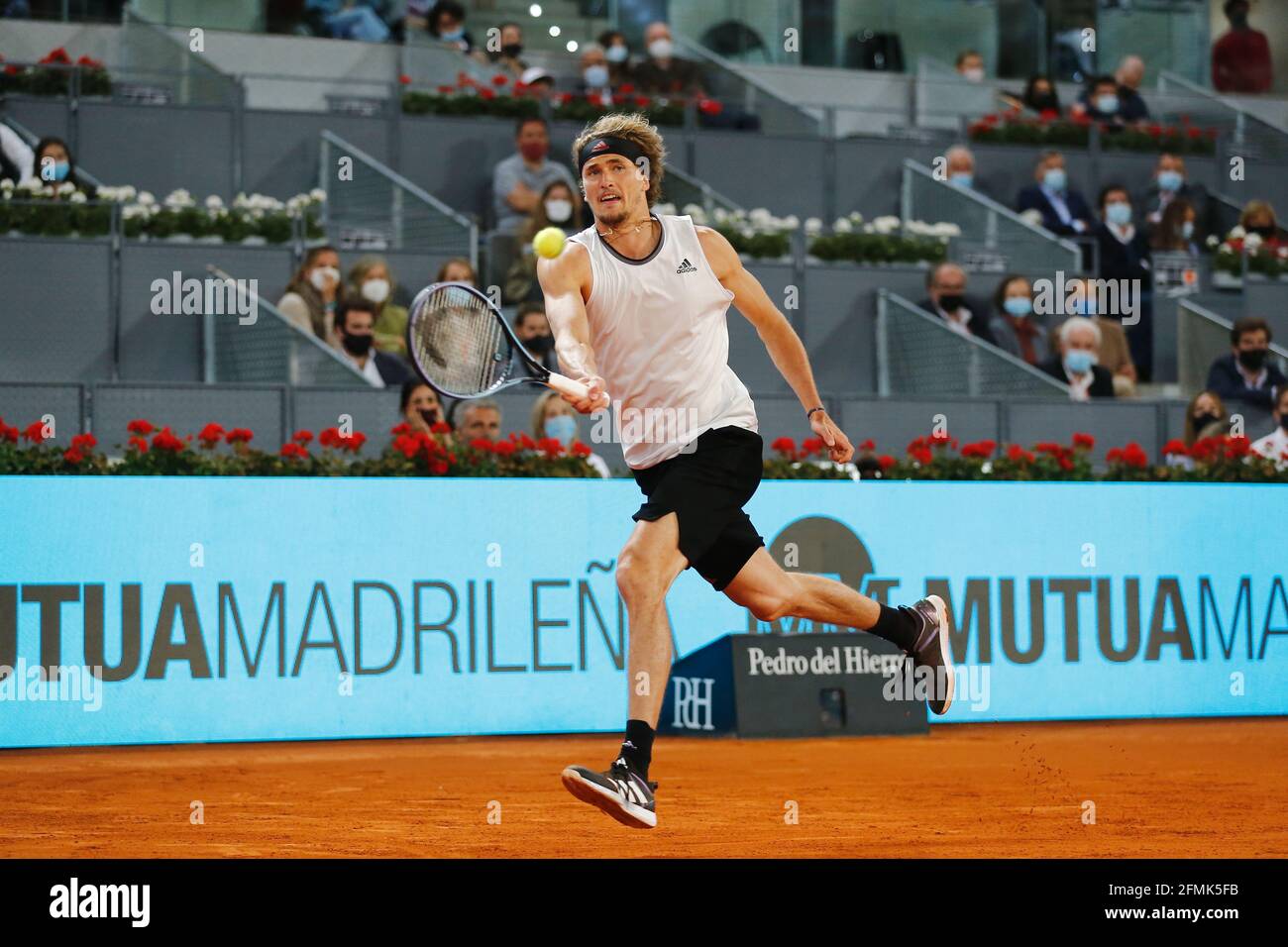 Madrid, Spagna. 9 maggio 2021. Alexander Zverev (GER) Tennis : Alexander Zverev della Germania durante la partita finale contro Matteo Berrettini dell'Italia nell'ATP Masters 1000 'Mutua Madrid Open Tennis Tournament' al Caja Magica di Madrid, Spagna . Credit: Mutsu Kawamori/AFLO/Alamy Live News Foto Stock