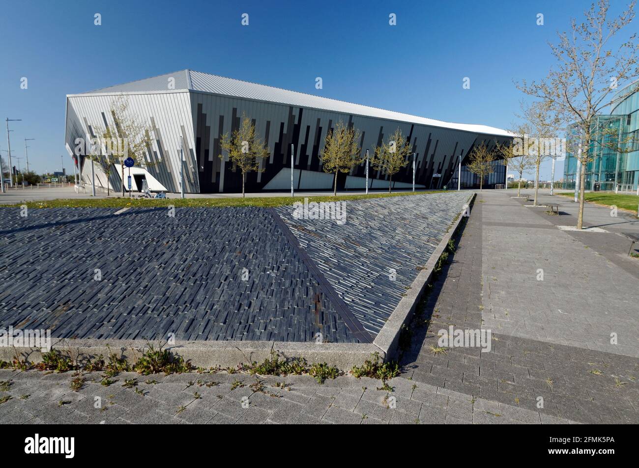 Pista di pattinaggio su ghiaccio Viola Arena, Sports Village, Cardiff Bay, Cardiff, Galles. Foto Stock