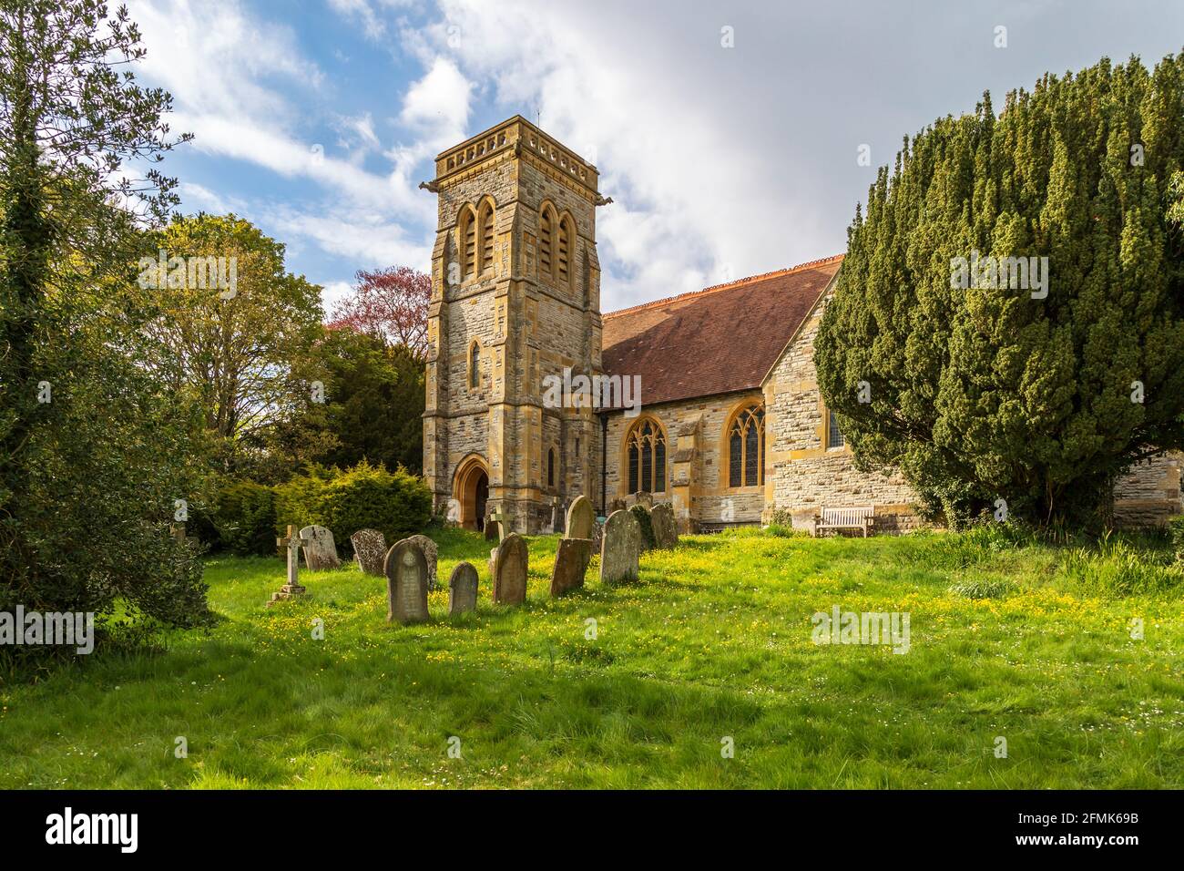 Chiesa di San Pietro nel villaggio di Binton nel Warwickshire, Inghilterra. Foto Stock