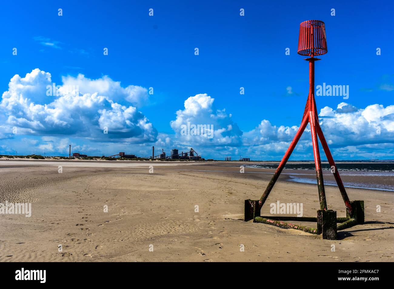 Breakwater Markers sulla spiaggia di Redcar Foto Stock