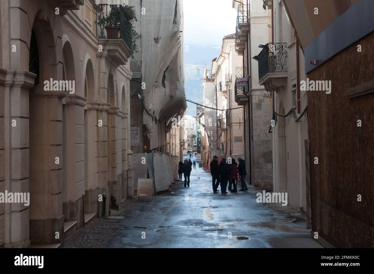 L'Aquila, strade strette, terremoti, Abruzzo, Italia Foto Stock