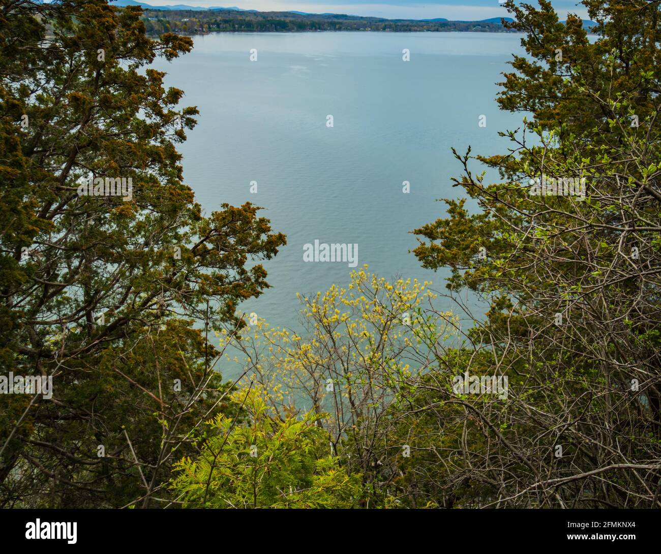 Vista primaverile del lago Champlain Foto Stock