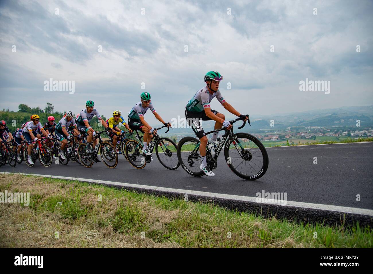 Durante la terza tappa del giro d'Italia 2021 a Guarene, 190 km tra Biella e canale, Piemonte, il 10 maggio 2021. Foto Stock