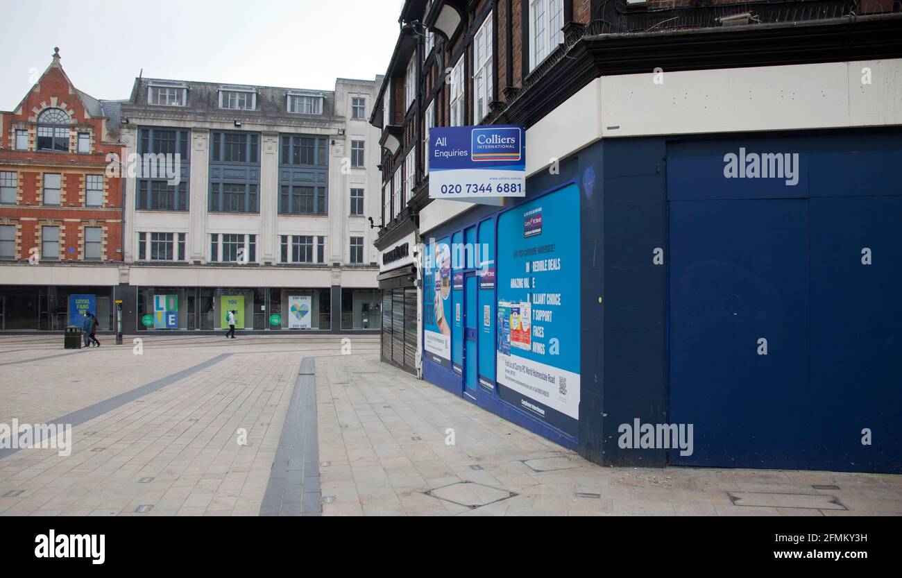 Economia al dettaglio in Inghilterra. Un negozio chiuso sulla High Street, Bromley, Kent, UK. La pandemia e l'economia vacillante del Covid 19 hanno provocato molti sho Foto Stock