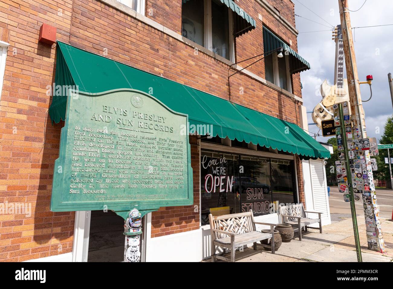 Memphis, TN / USA - 3 settembre 2020: Elvis Presley e Sun Records marcatore storico fuori da Sun Studio a Memphis, Tn Foto Stock