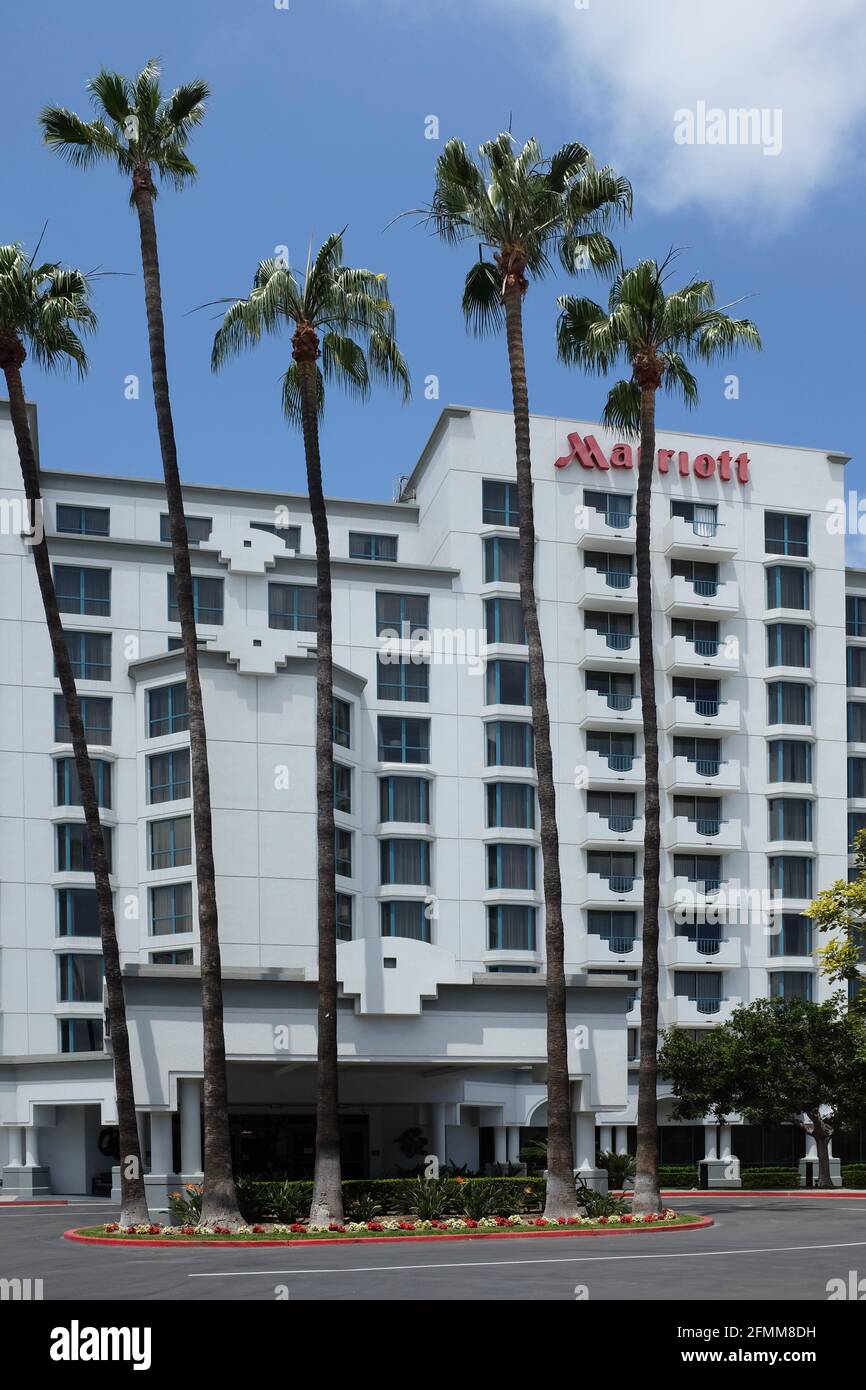 COSTA MESA, CALIFORNIA - 8 MAGGIO 2021: Il Marriott Hotel vicino al Segerstrom Center for the Arts Foto Stock
