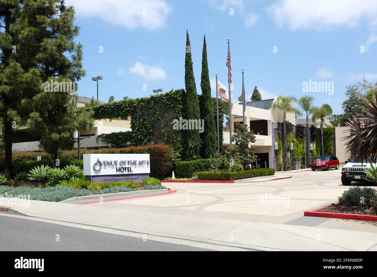 COSTA MESA, CALIFORNIA - 8 MAGGIO 2021: Avenue of the Arts Hotel, un hotel di lusso vicino al centro artistico di Segerstrom Foto Stock