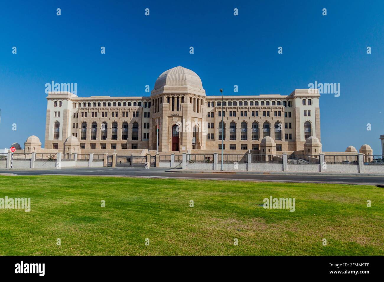 Edificio della Corte Suprema a Muscat, Oman Foto Stock