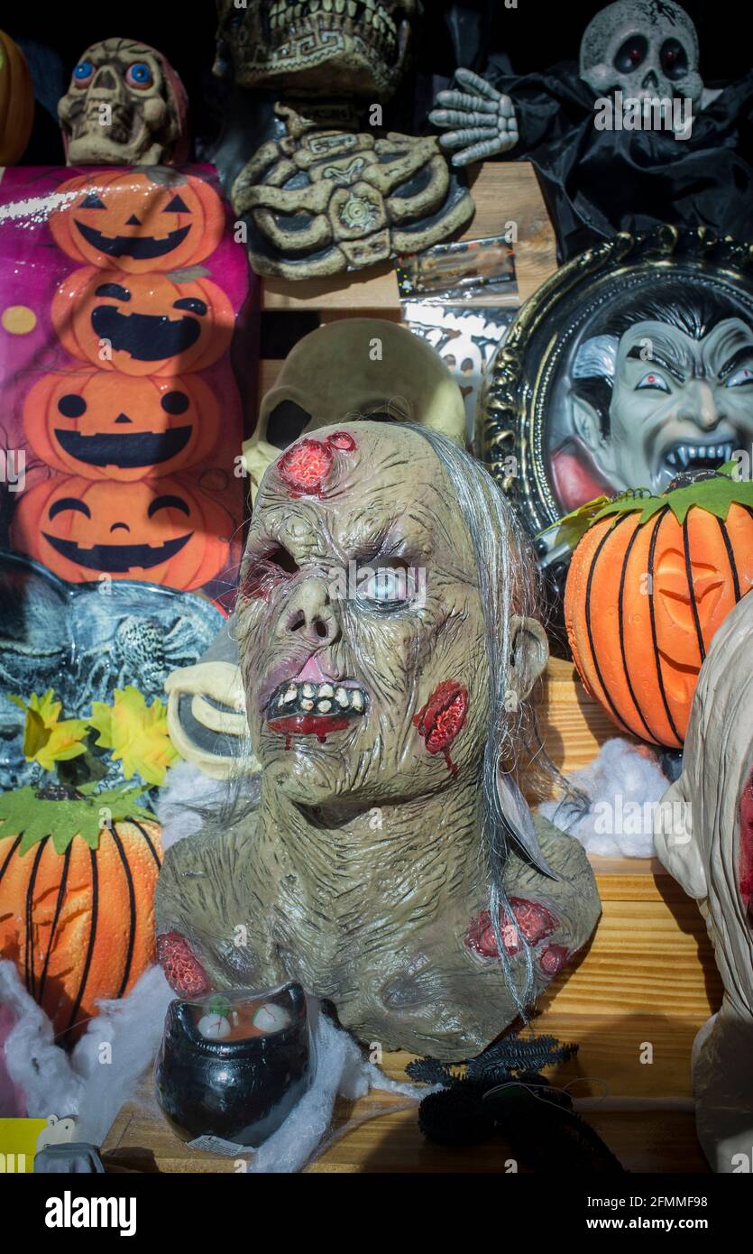 Un sacco di spaventose maschere di Halloween. Gomma realistica Foto Stock