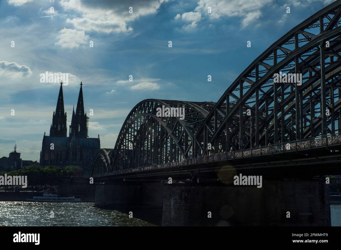 Kölner Dom und Hohenzollernbrücke a Köln. Foto Stock