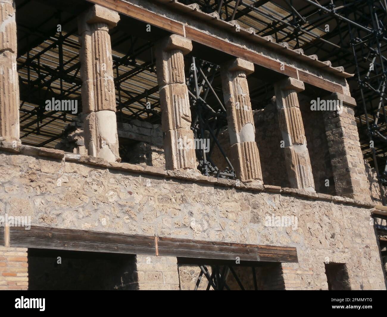 Antico tempio greco con colonne a Pompei, Italia Foto Stock