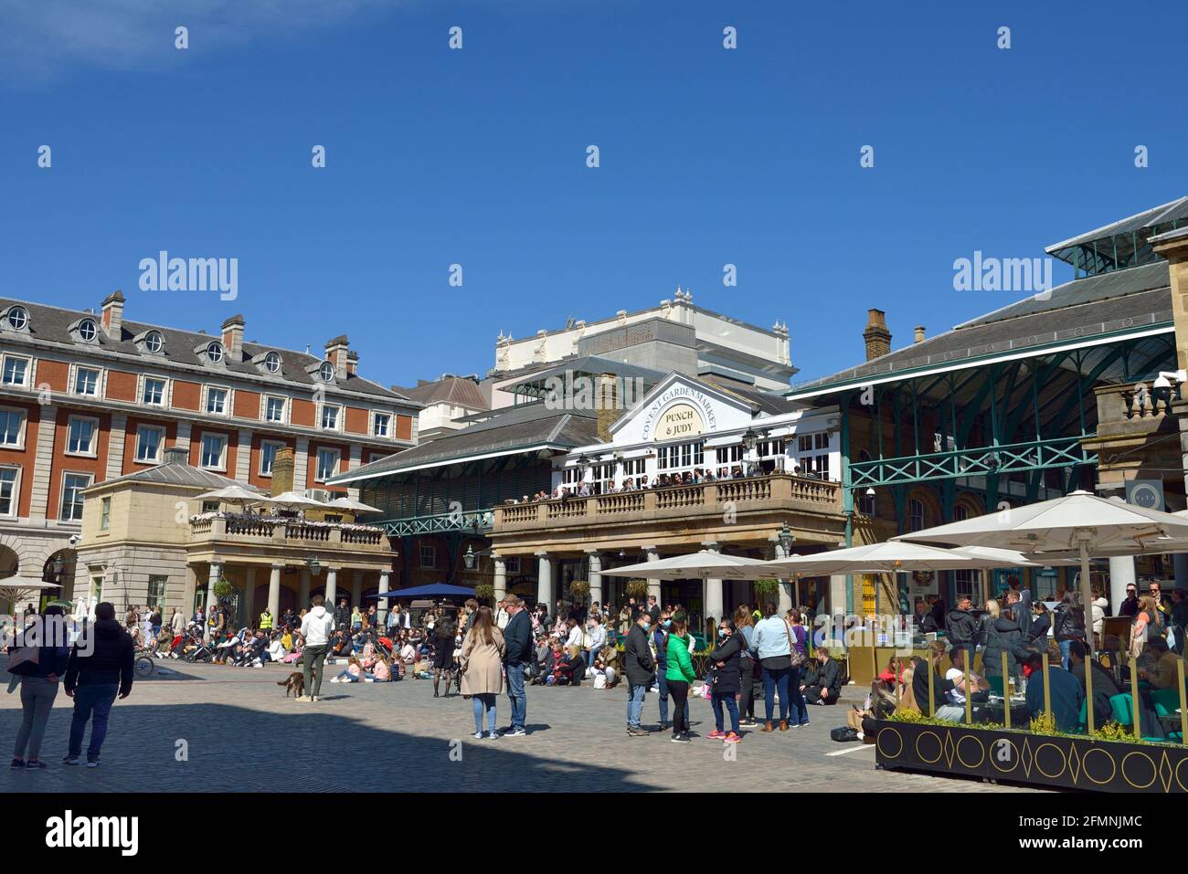 Punch & Judy e Covent Garden piazza, Covent Garden Market, Henrietta Street, West End, Londra, Regno Unito Foto Stock