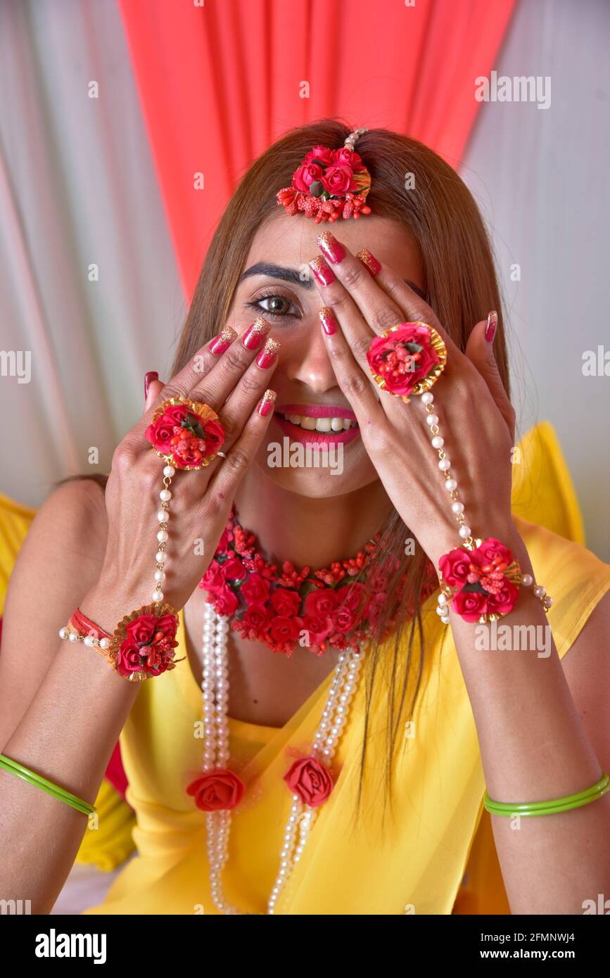 ritratto di bella sposa indiana nel suo matrimonio. Foto Stock