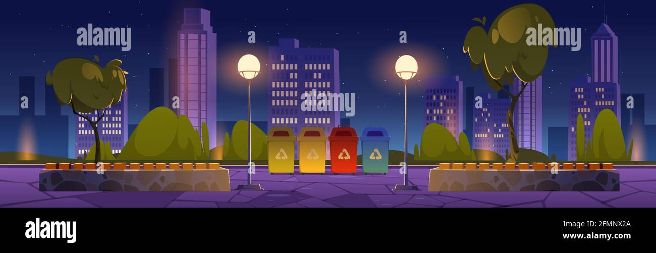 Parco cittadino con bidoni per rifiuti riciclati per rifiuti separati, panchine in legno e edifici cittadini sullo skyline. Vettore cartoon notte paesaggio di giardino pubblico con contenitori per la cernita dei rifiuti Illustrazione Vettoriale