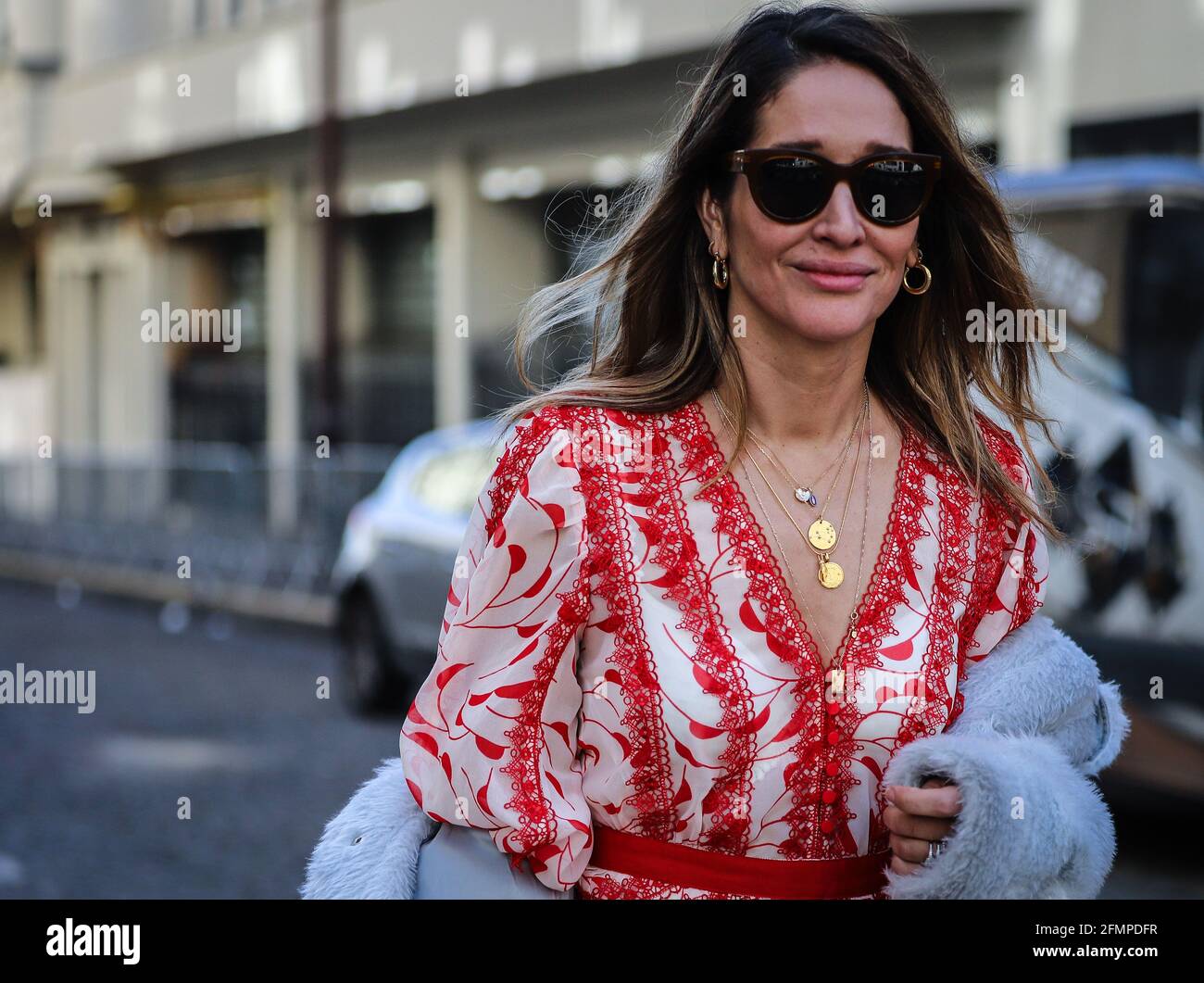 PARIGI, Francia - Febbraio 26 2019: Tiany Kiriloff sulla strada a Parigi. Foto Stock