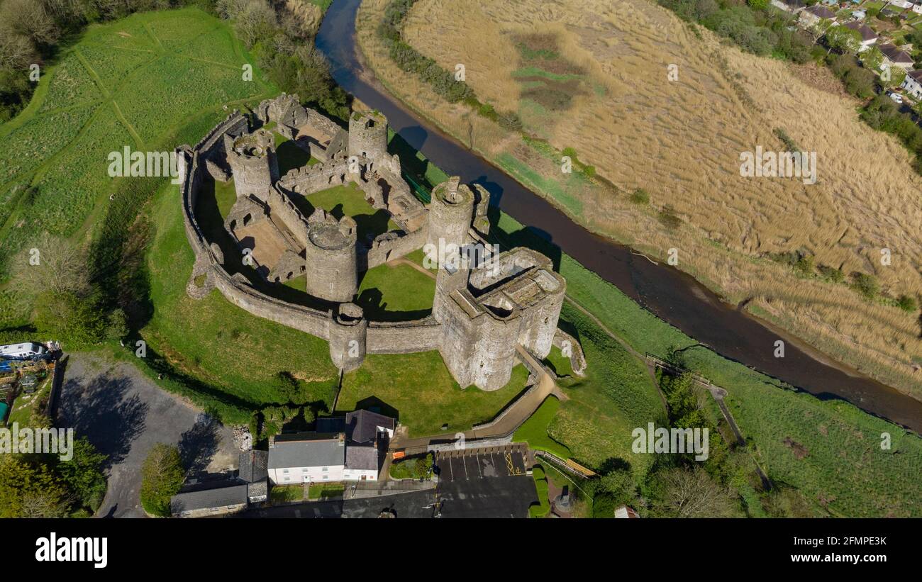 Veduta aerea del Castello di Kidwelly, Carmarthenshire Foto Stock
