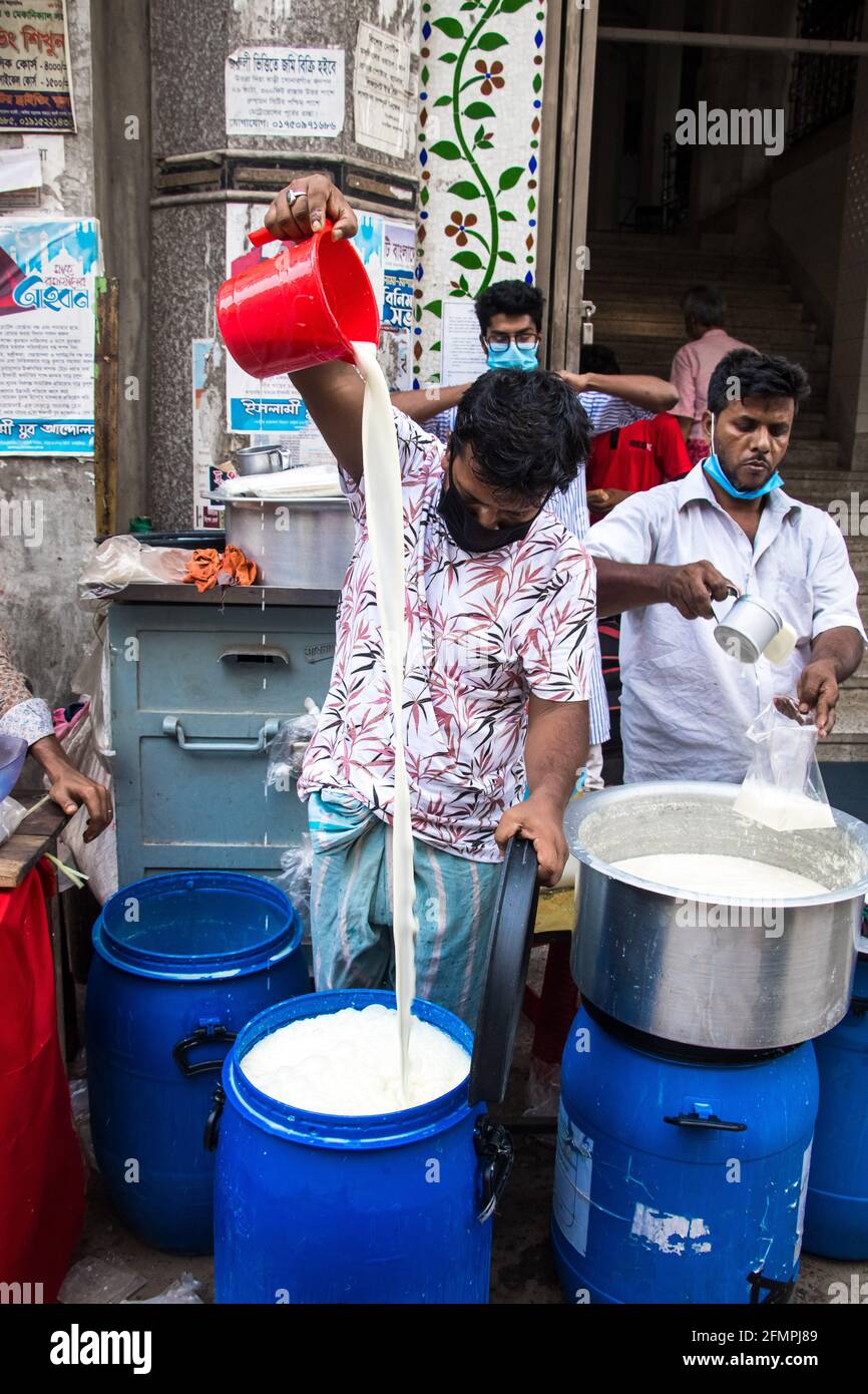 Negozio tradizionale Matha (succo) sulla strada della città vecchia, ho catturato questa immagine Chak Bazar, Dhaka, Bangladesh, Asia Foto Stock