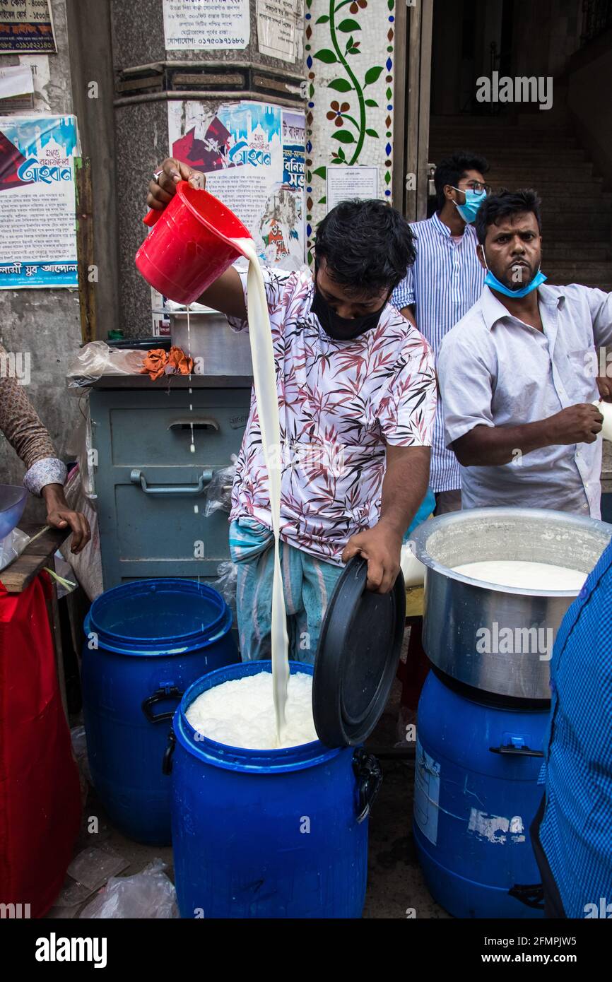 Negozio tradizionale Matha (succo) sulla strada della città vecchia, ho catturato questa immagine Chak Bazar, Dhaka, Bangladesh, Asia Foto Stock